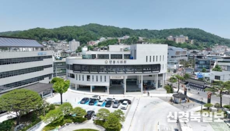 안동시 공직자 재산 시장 권기창.15억3천, 의장김경도,6억9천, 우창하의원.28억 ,김호석의원20억, 김정림의원18억순으로 나타났다.