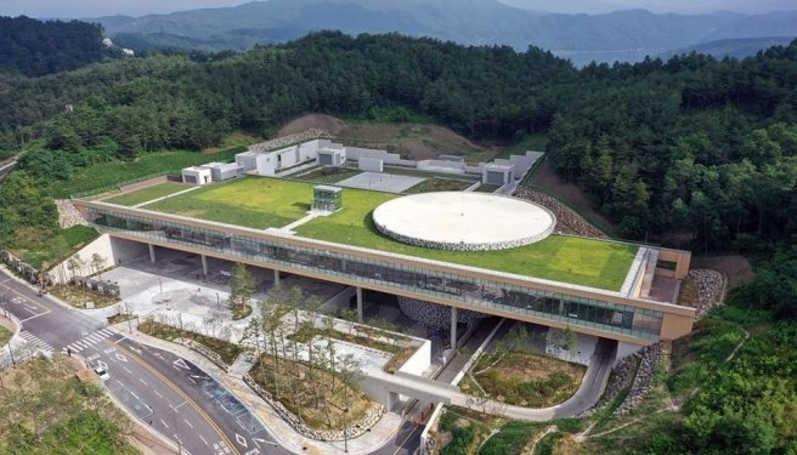 도산서원 국제컴베션쌘커 세월따라 수입없이 썩어간다 . 년간 매출손실액 수십억쌓여 . 현 행정부 머하나.