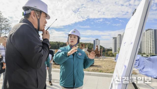 신계용 과천시장, 과천지식정보타운 준공 앞두고 공원·하천 현장 점검