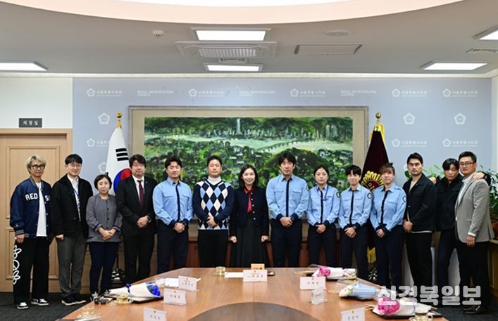 수여식 후 최호정 서울시의회 의장과의 단체사진 촬영