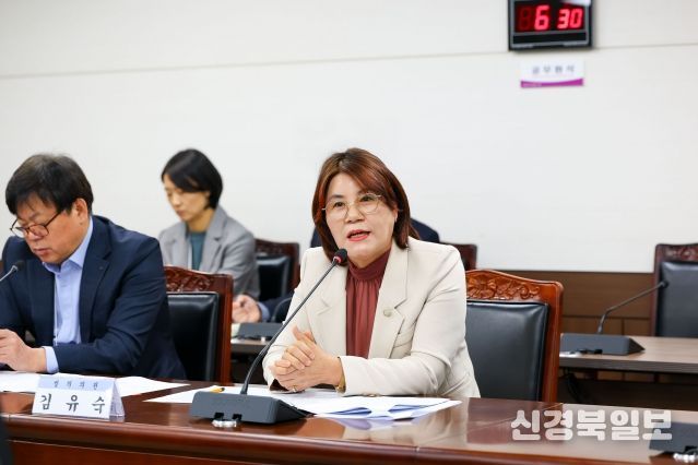 김유숙 의원이 지난 28일 제299회 임시회 제1차 도시환경위원회에서 조례안에 대해 대한 질의응답을 하고 있다