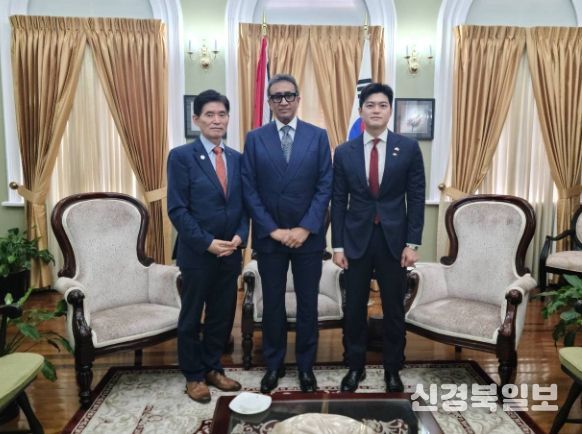 김용태 의원과 트리비다드 토바고 하원의장 면담(좌로부터 주 트리니다드 토바고 대한민국 권세중 대사, Jagdeo Singh 작데오 싱 트리니다드토바고 하원의장, 김용태 의원)