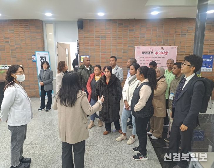 포항시는 17일 동티모르 감염병 관리 주요기관 실무진과 동국대학교 의과대학 관계자 등 20여 명이 남구보건소를 방문해 감염병 대응 현장을 견학했다고 밝혔다.