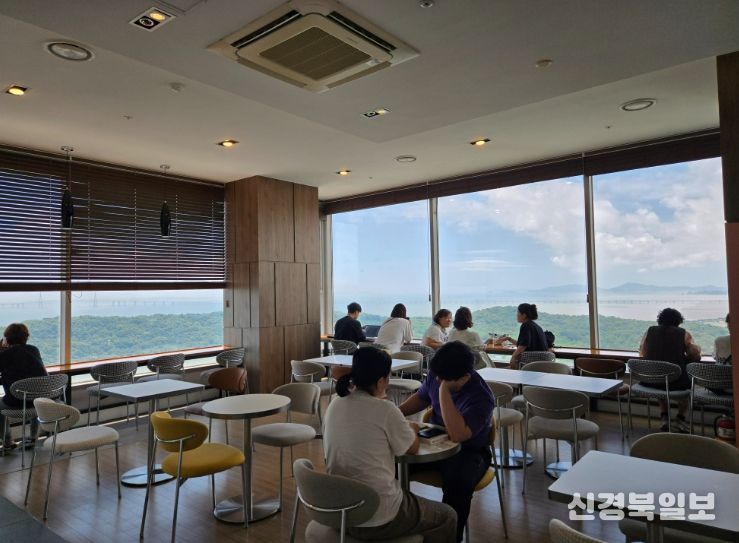 하늘마루 우미린2단지 실버카페서 입주민들과 소통