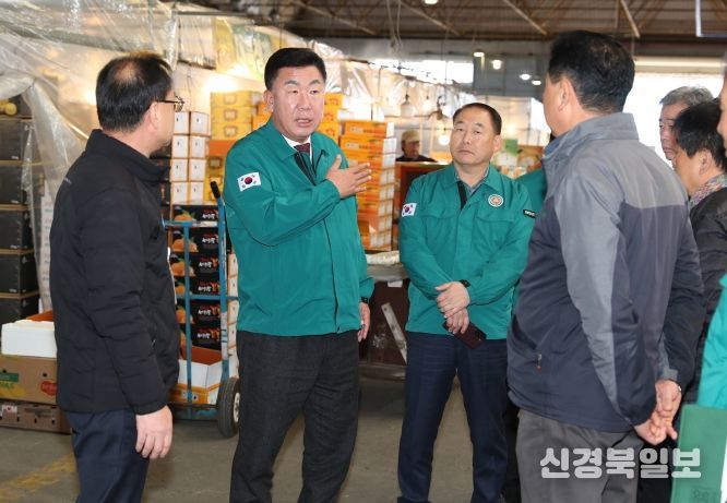 이범석 청주시장, 겨울철 적설 취약시설 및 한파쉼터 점검. 사진(농수산물도매시장)