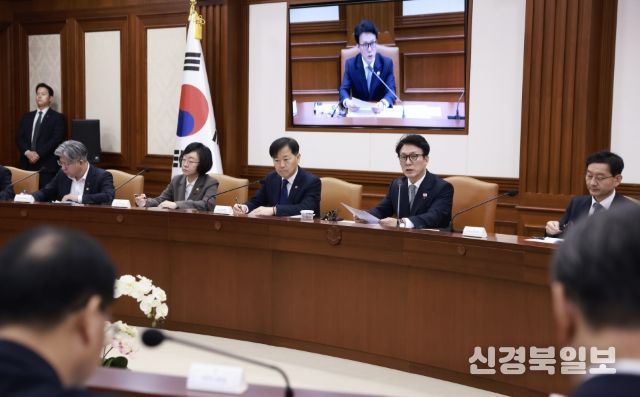 김민석 국무총리가 10일 세종대로 정부서울청사에서 열린 국가정책조정회의를 주재, 모두발언을 하고 있다.(국무조정실)