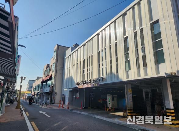 중심상가공영주차장 전경