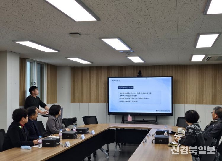 포항시는 지난 12일 한동대학교 산학협력관에서 2025년도 탄소중립 지원센터 하반기 운영위원회를 개최했다.