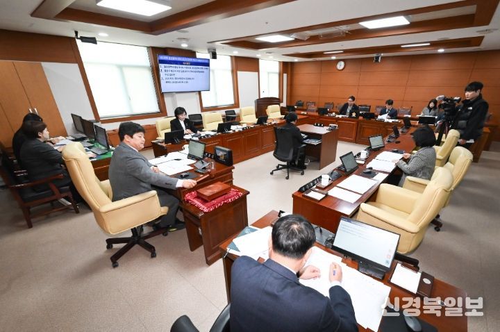 의회운영위원회, 울산광역시의회 국내외 지방의회 교류협력에 관한 조례안 등 심사