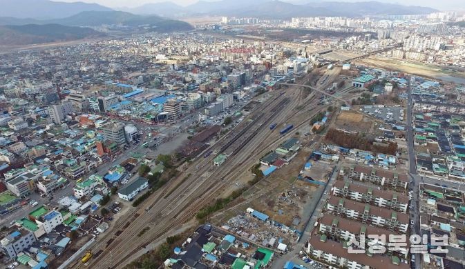 도시재생 후보지로 선정된 옛 경주역 부지 전경. 철도 이전 이후 장기간 활용되지 못했던 폐역 부지가 국가 주도 도시재생 시범지구로 탈바꿈할 수 있을지 주목된다.