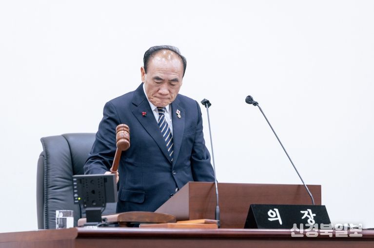 성북구의회 임태근 의장이 제315회 제2차 정례회 제2차 본회의를 주재하고 있는 모습