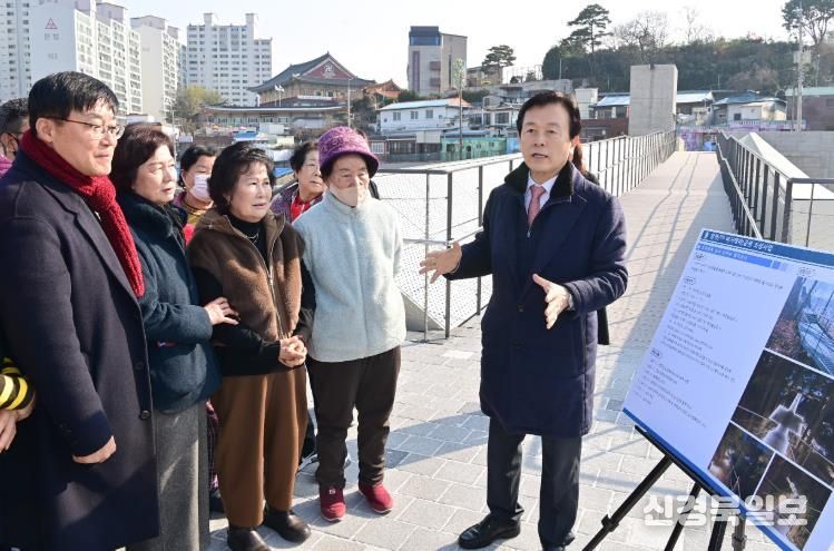 진주시, ‘망경공원 보행육교·산책로’ 설치 완료