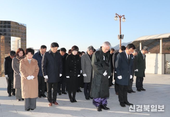 박종훈 교육감, 병오년 새해 국립3.15민주묘지 참배