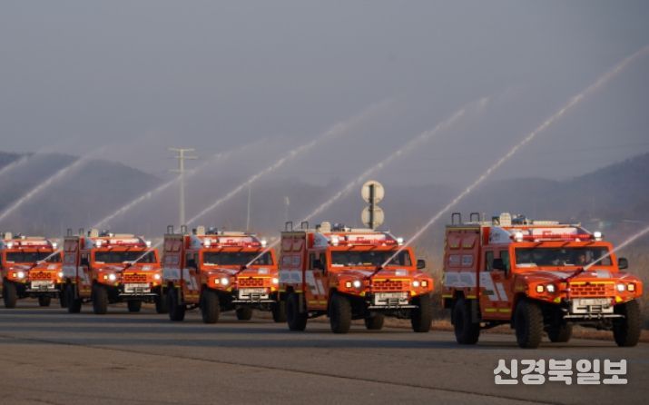 국산 군용차를 기반으로 제작한 다목적산불진화차량 시연