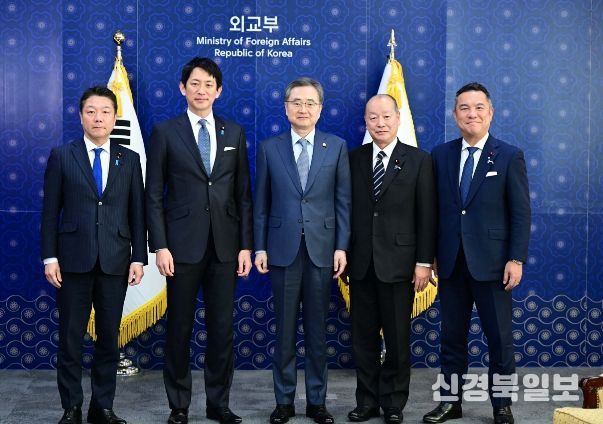 고바야시 자민당 정무조사회장 접견