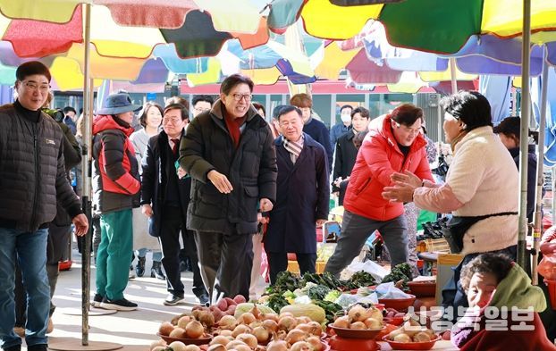 <시장님 오른쪽 이승우 의원>