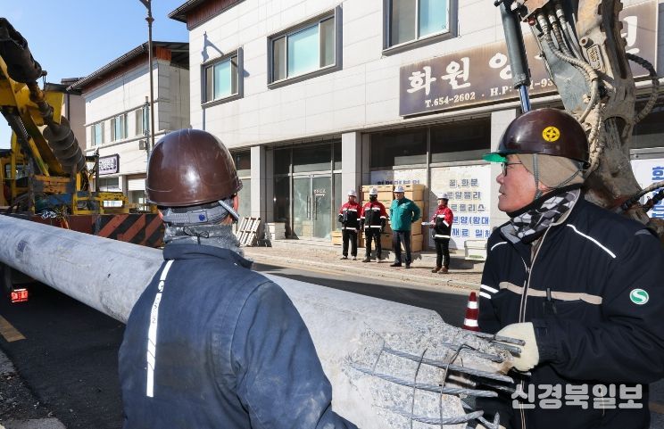 전선지중화 사업 효자로 첫 전주 제거 현장점검