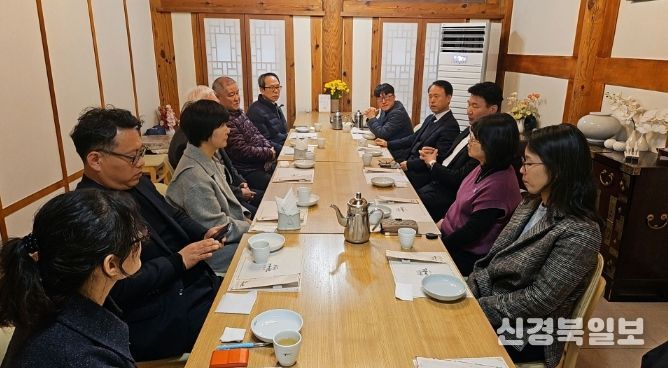 포항시는 3일 장애인복지시설 운영과 관련한 주요 현안을 공유하고 정책 개선 방향을 논의하기 위해 포항시장애인복지시설연합회와 간담회를 개최했다.
