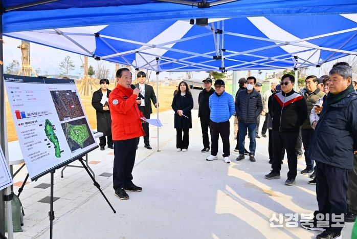 속초 파크골프장 찾아 회원과 소통하는 이병선 속초시장