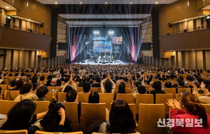 28일 용인포은아트홀에서 이상일 시장은 '그림과 스토리가 있는 음악회' 해설자로 참여했다