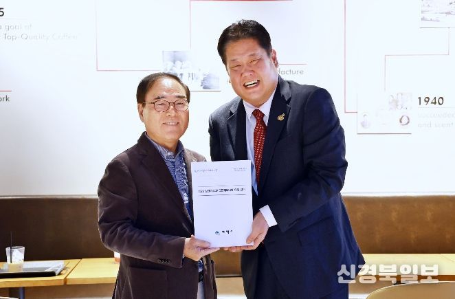 태백시, 강원특별자치도체육회장에 감사패 전달