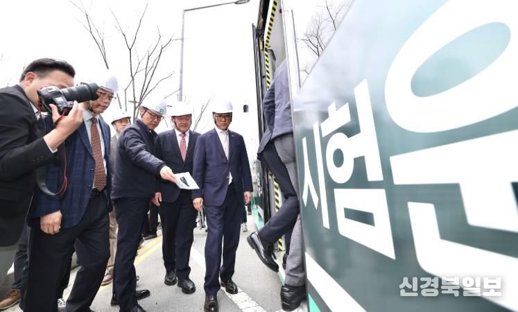 대전시의회 3칸 굴절차량 도로 시험 운행 현장 점검(조원휘 의장, 송인석 산업건설위원장)