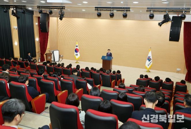 도교육청 사랑관 세미나실에서 4월 월례조회를 개최했다.