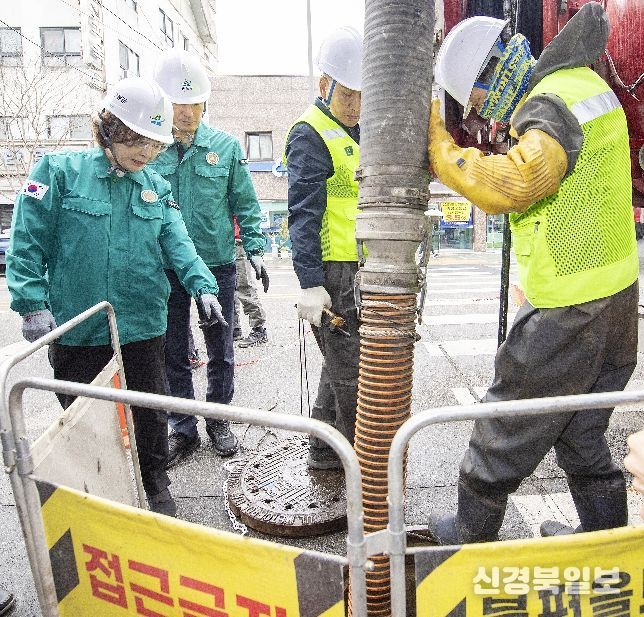 박희영 용산구청장, 우기 대비해 빗물받이 준설 현장 점검